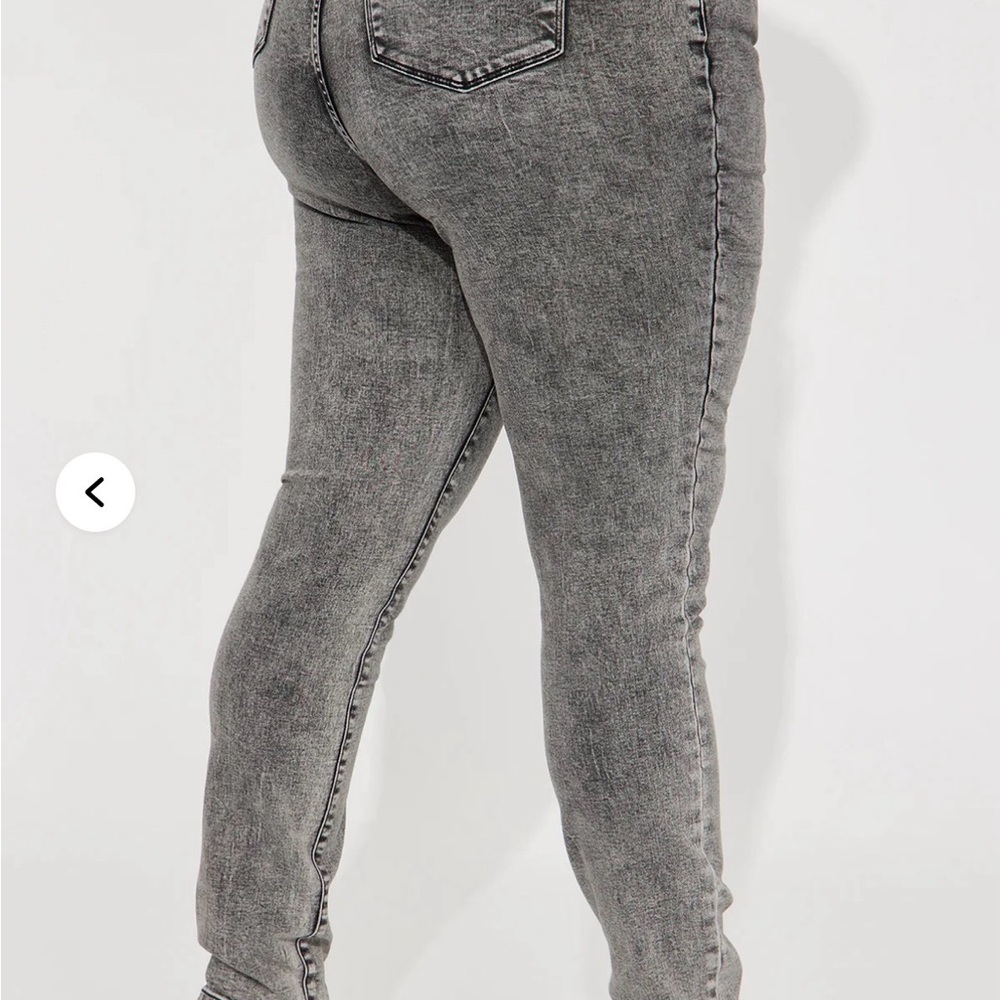 Fashion nova Women's Gray acid wash Jeans in Tall sz 18 plus - Picture 2 of 3